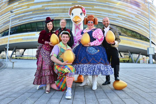 Corrie baddie, Todd Boyce announced as Mother Goose panto star